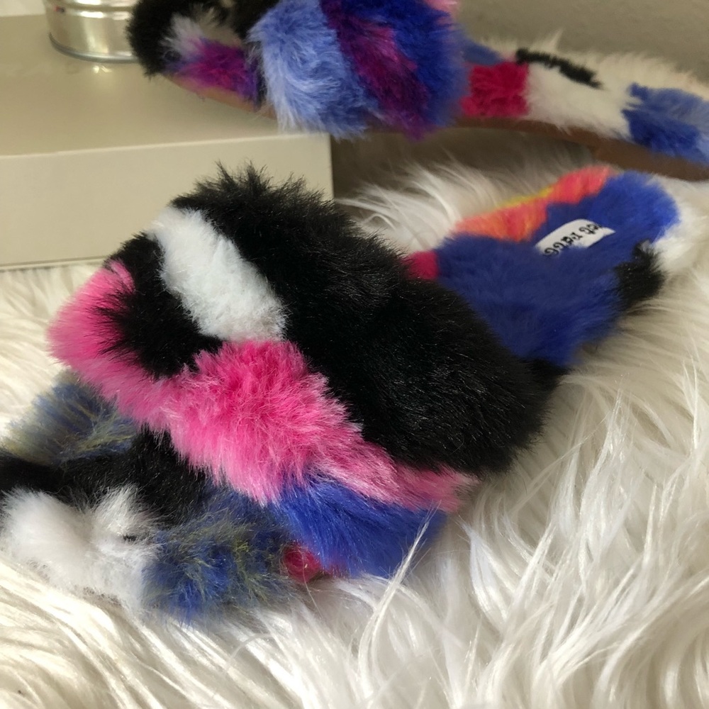 💕Restock💕 slippers /sandals/ house shoes - Picture 6 of 7